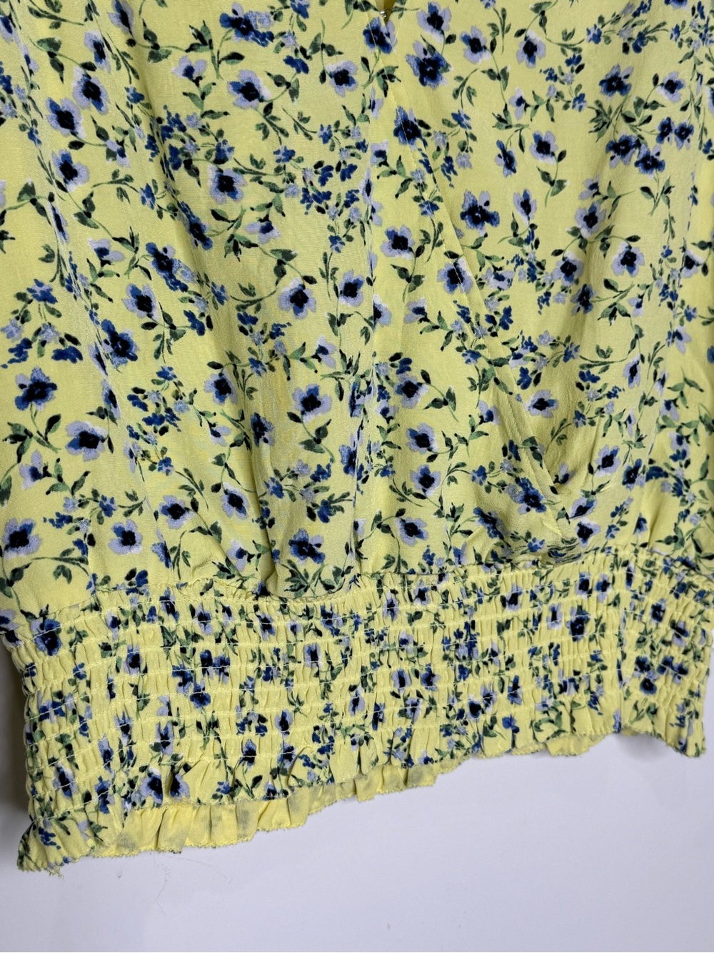 ASTR Yellow Floral Smocked V-Neck Crop Top - Picture 4 of 8